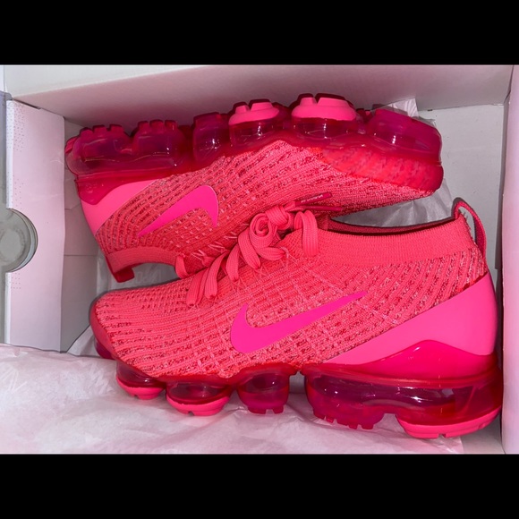 vapormax triple pink